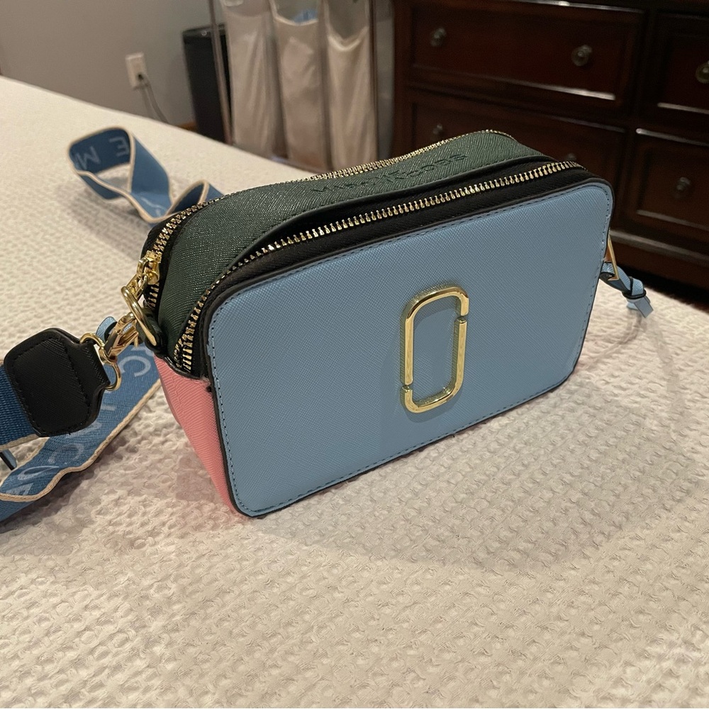 Marc Jacobs Blue and Pink Crossbody Bag with Gold Accents NWOT